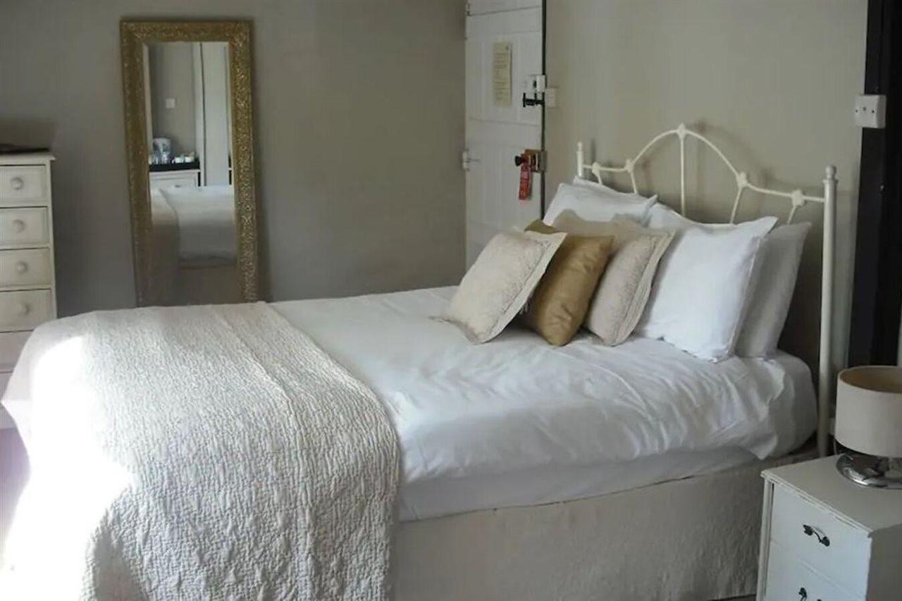 The Fox Goes Free Hotel Chichester Exterior photo