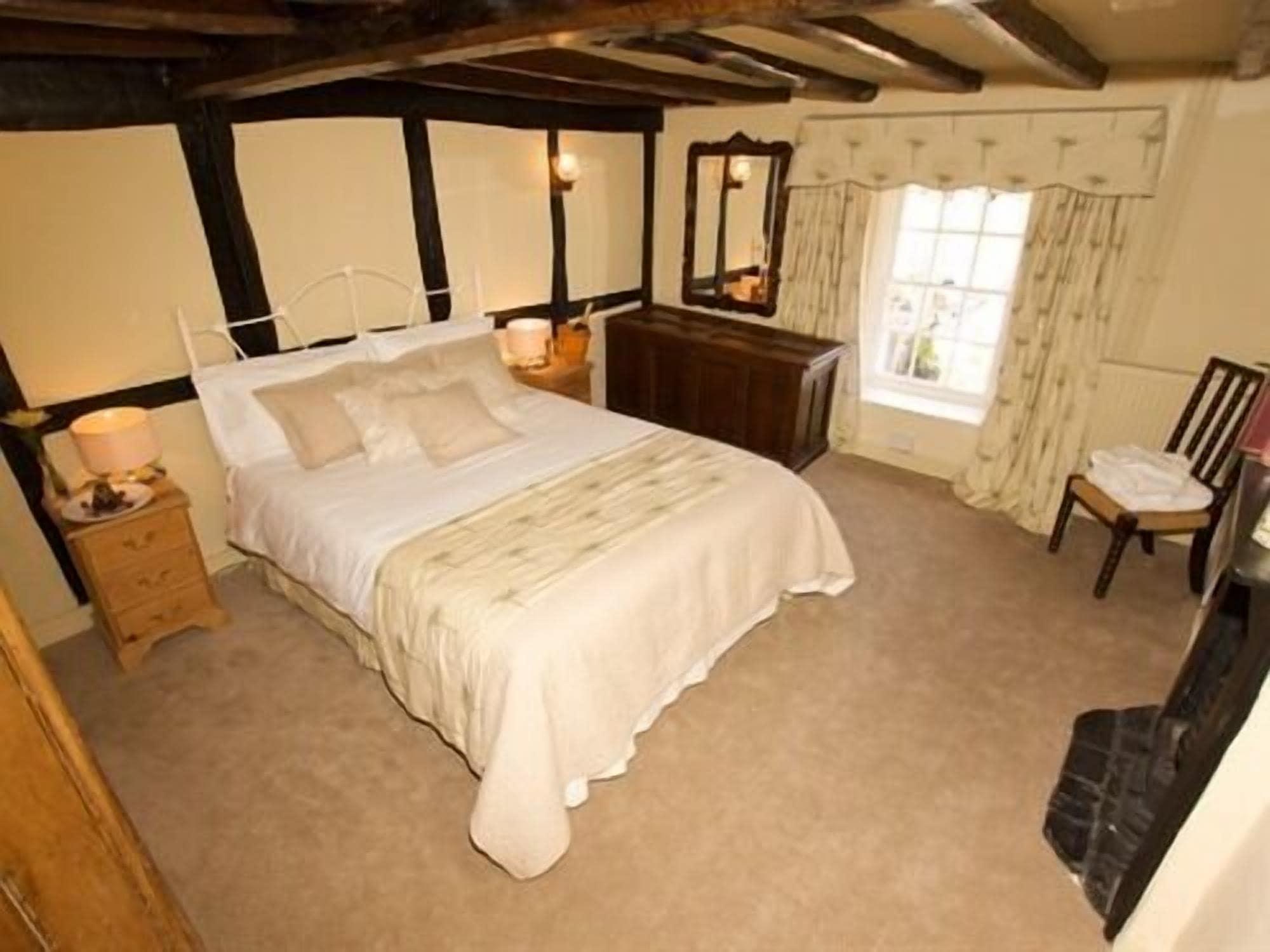 The Fox Goes Free Hotel Chichester Exterior photo